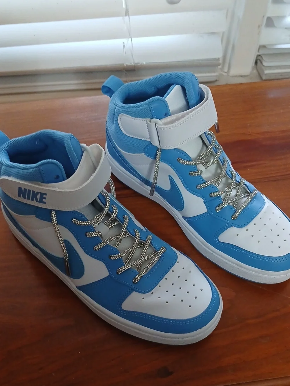 Nike Youth Size 6 High-Top Sneakers